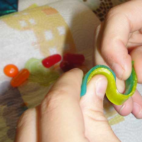 Folding the Golgi apparatus 