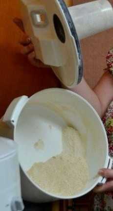 Showing how to grind wheat into flour