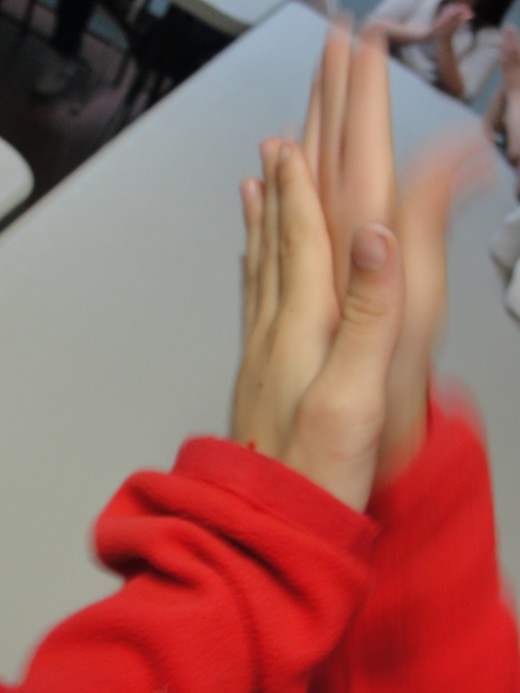 Rubbing hands with and without lotion to feel the importance of synovial fluid