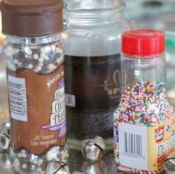Cookie sprinkle decorations image credit: http://www.privetandholly.com/2011/12/monday-moments-my-gift-list.html