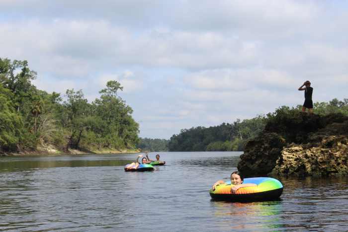 traveling-on-a-budget-with-kids