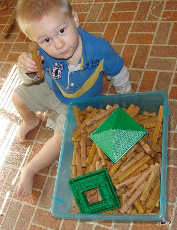 Toddlers can play and listen during reading time