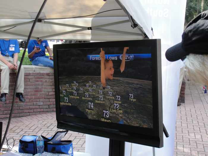 Disappearing on a green screen