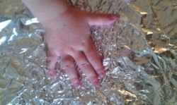 Image credit: http://messyhandslessonplans.com/exploring-aluminum-foil-and-paint/