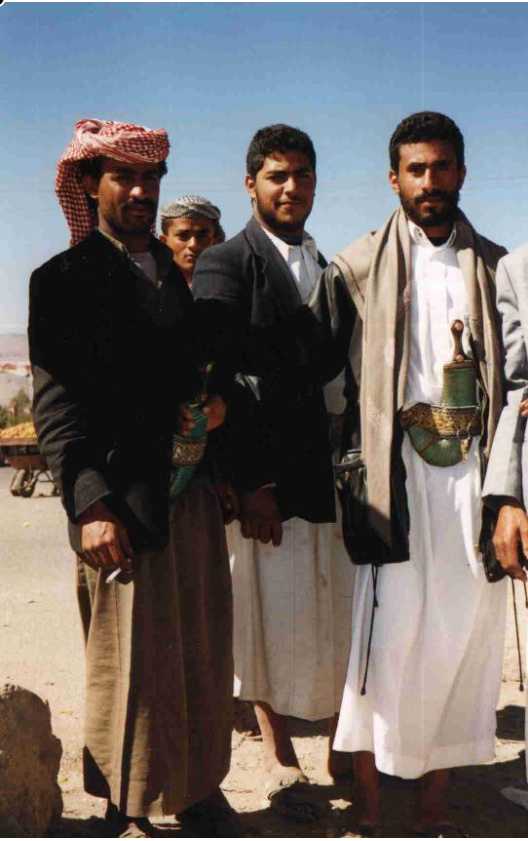 Typical men's clothing - Image credit: http://www.awasu.com/weblog/index.php?s=travel