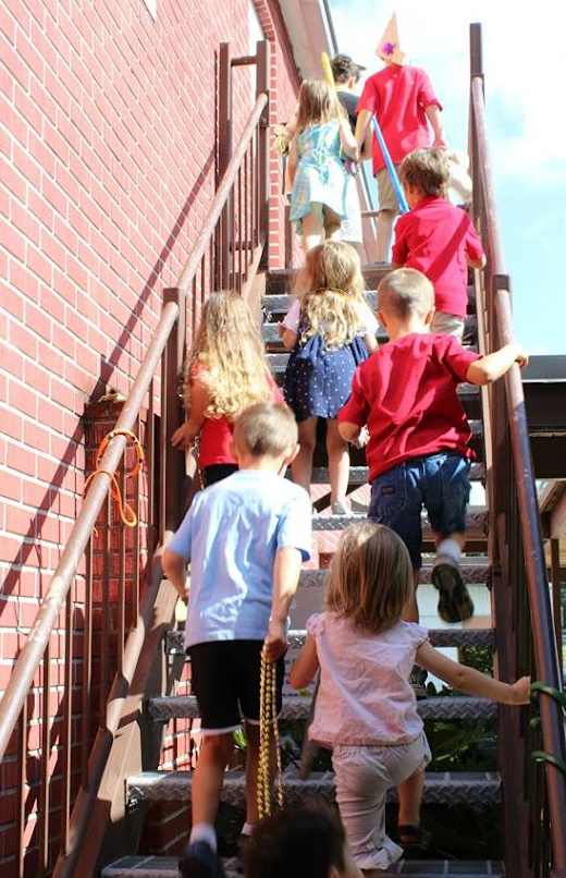 Climbing the mountains of Panama to reach the Pacific (with the gold we traded for with the Natives)