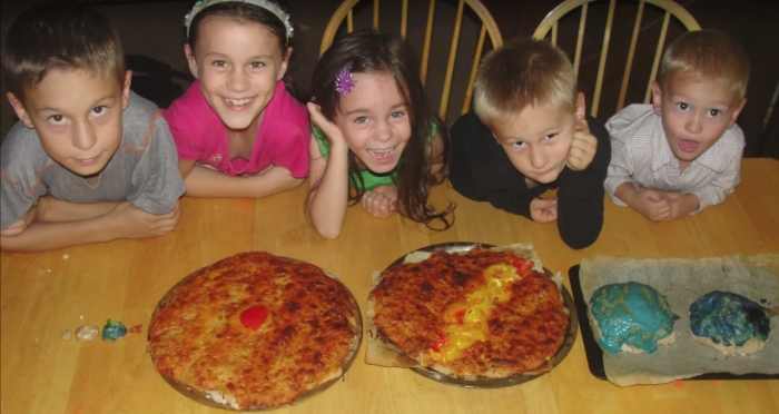 Making planet pizzas was one of the activities we did this week related to the planets during our Science Morning Basket & Activities time.