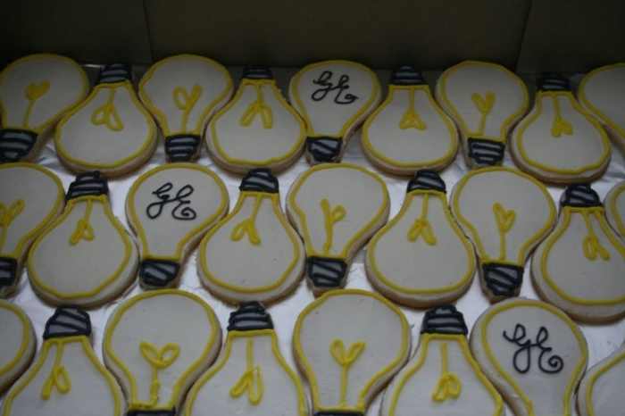 Image credit: http://www.cakecentral.com/gallery/i/1319564/light-bulb-cookies