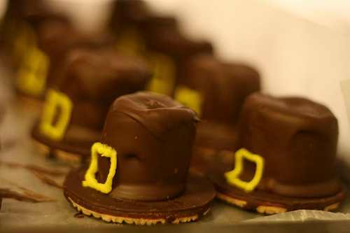 thanksgiving-feast-and-childrens-play