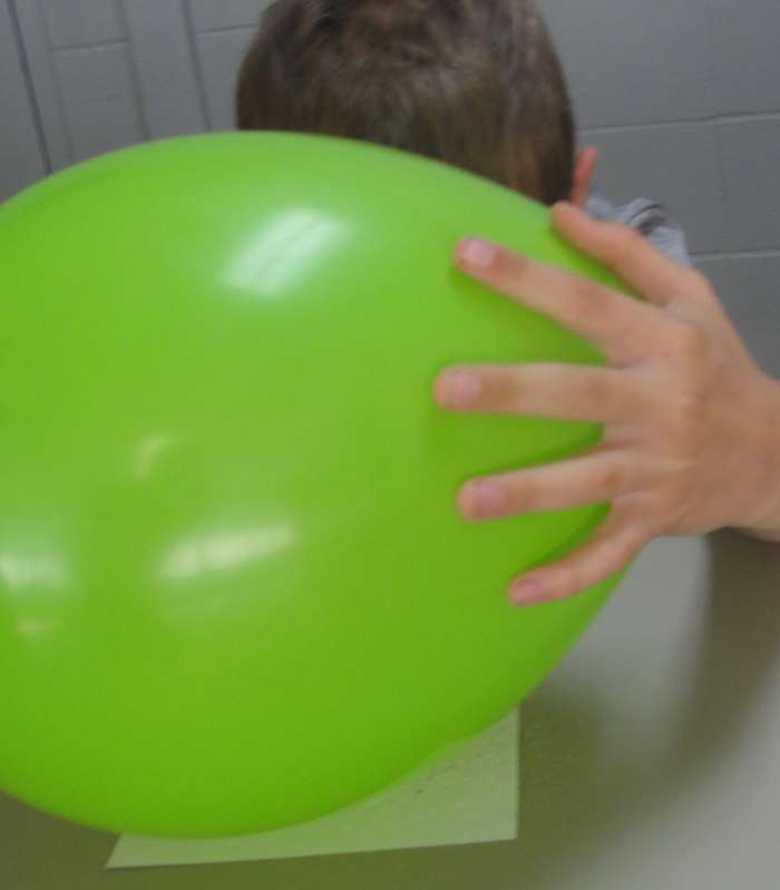 Lifting salt and pepper with static electricty