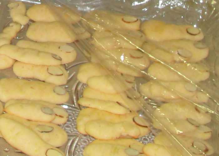 Finger cookies (sugar cookies with almond slice fingernails) for sense of touch