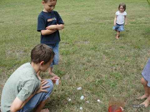 Shooting off bubble-powered rockets