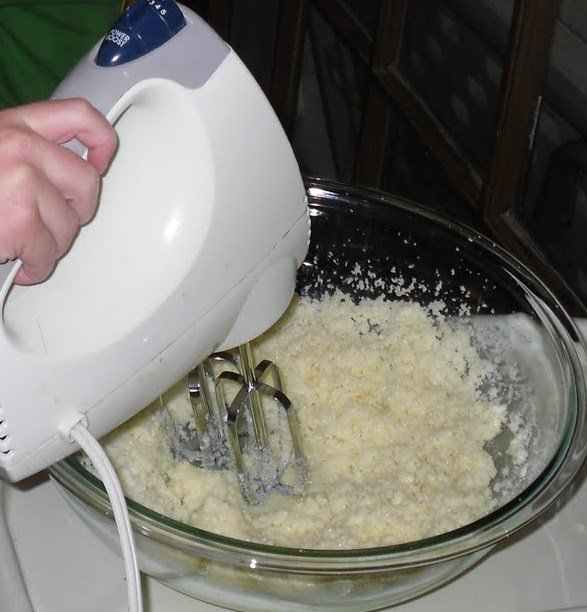 Yes, we are using modern conveniences to make our colonial cake.