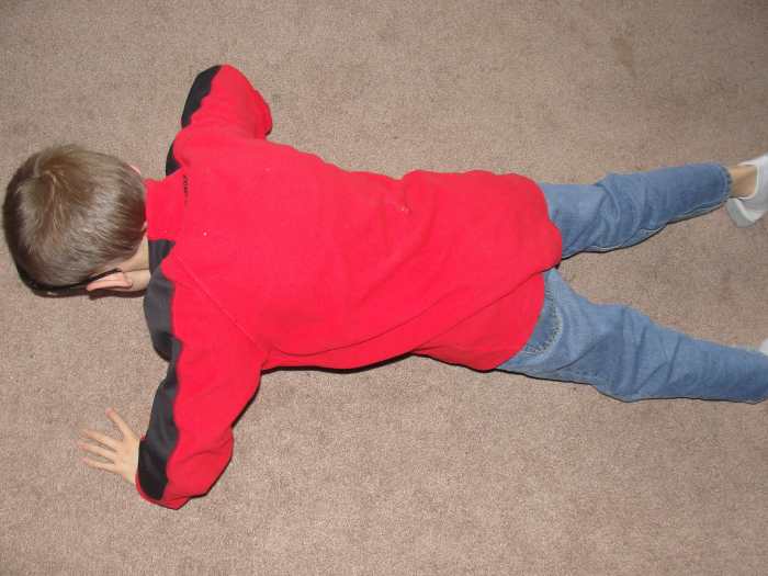 Doing 10 push-ups to work out the pectoral muscles (pecs)