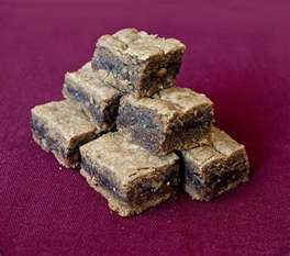 Horikhivnyk (Almond Date Bars)