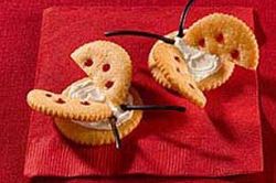 Image credit: http://www.kraftrecipes.com/recipes/ritz-ladybug-90165.aspx