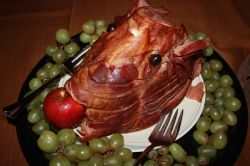 Sliced ham version of a boar's head