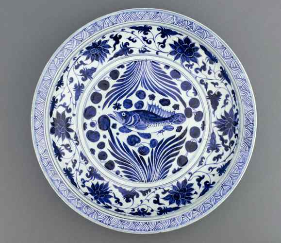 A Yuan dynasty blue-and-white porcelain dish with fish and flowing water design