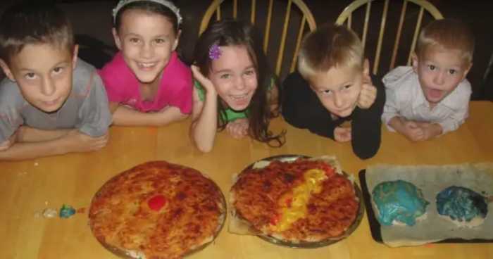 Making planet pizzas was one of the activities we did this week related to the planets during our Science Morning Basket & Activities time.
