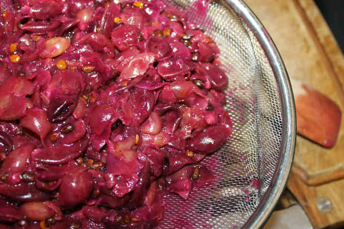 Next, we pressed out the grape juice using a fine sieve. You could also use a cheesecloth. (Step 2)
